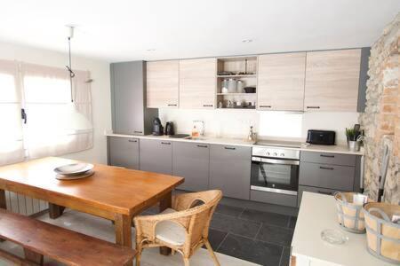 אלפ Apartament Central Amb Terrassa מראה חיצוני תמונה