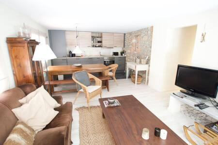 אלפ Apartament Central Amb Terrassa מראה חיצוני תמונה